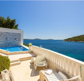 6 Bedroom Waterfront Villa with Pool in Uvala Ljubljeva near Trogir, Sleeps 12-13